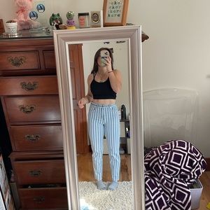 american eagle striped mom jean - 

high waisted, striped pattern, size 0 short
